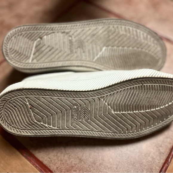 Cariuma OCA Low Off-White Canvas Sneaker Women - Women / Off-White / 8.5 - Picture 5 of 6